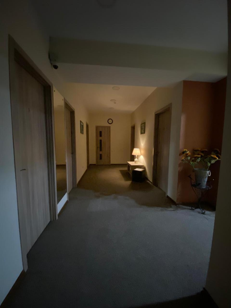 5 Rooms Near 300 Aragveli Metro Station Tbilisi Exterior foto