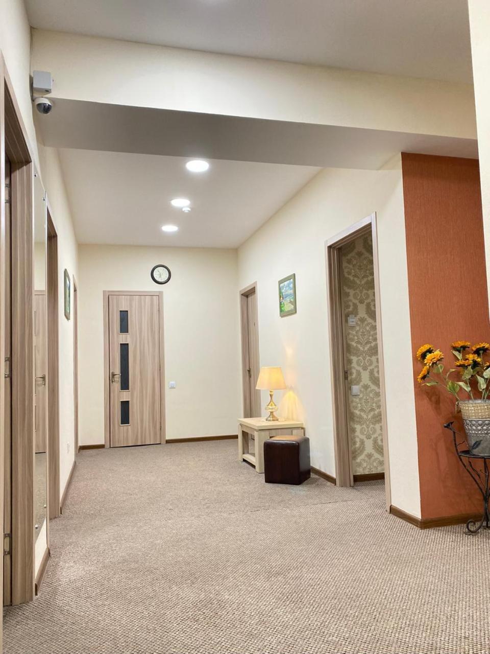 5 Rooms Near 300 Aragveli Metro Station Tbilisi Exterior foto