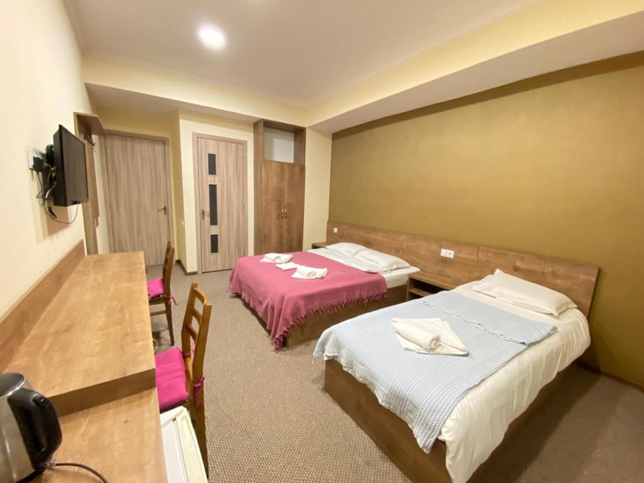 5 Rooms Near 300 Aragveli Metro Station Tbilisi Exterior foto